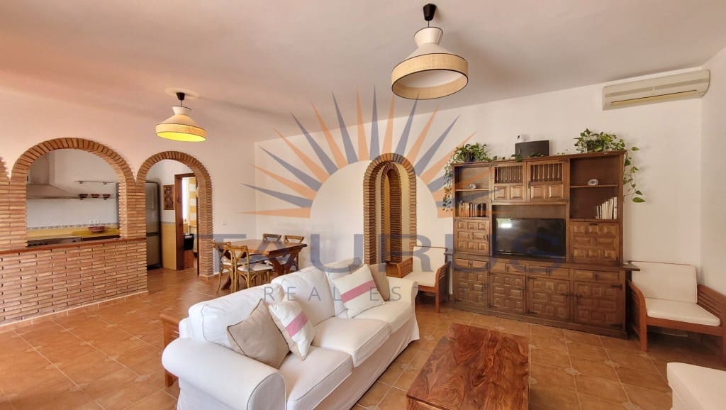 4 soveværelse Villa til salg i Competa med swimmingpool - € 465.000 (Ref: 9533463)