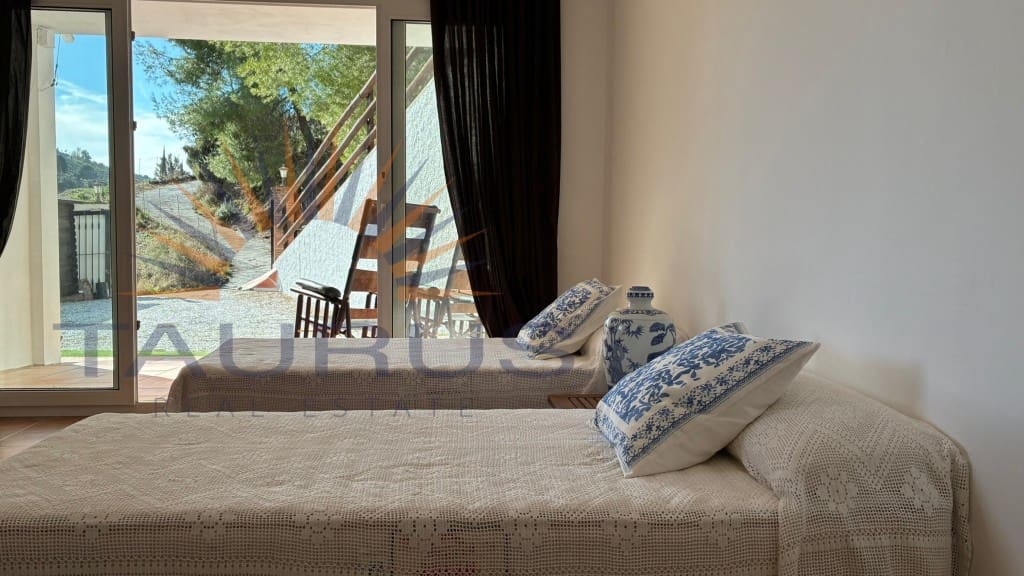 4 soveværelse Villa til salg i Competa med swimmingpool - € 465.000 (Ref: 9533463)