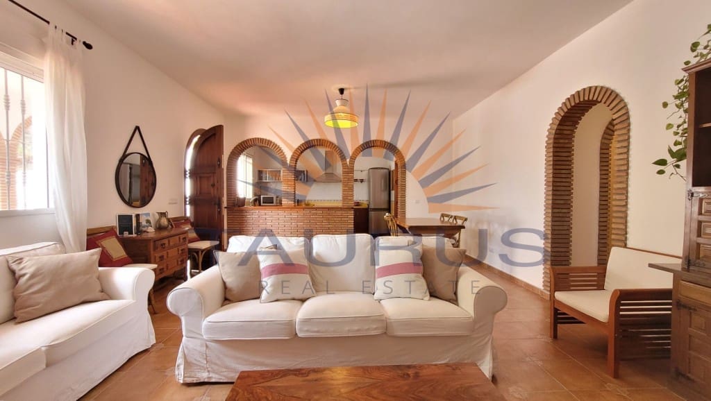 4 soveværelse Villa til salg i Competa med swimmingpool - € 465.000 (Ref: 9533463)