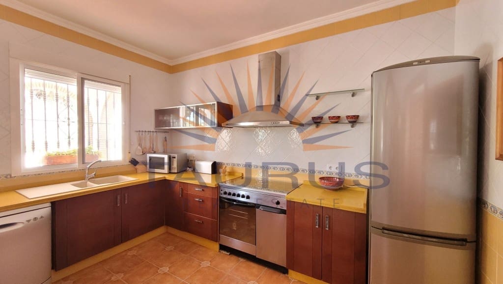 4 soveværelse Villa til salg i Competa med swimmingpool - € 465.000 (Ref: 9533463)