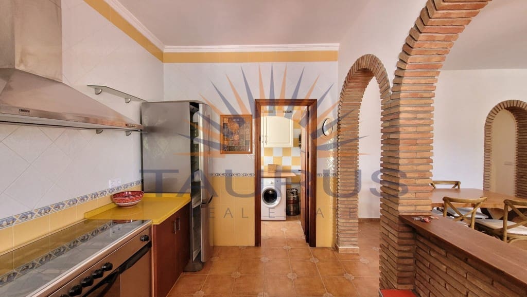 4 soveværelse Villa til salg i Competa med swimmingpool - € 465.000 (Ref: 9533463)