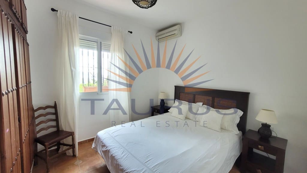 4 soveværelse Villa til salg i Competa med swimmingpool - € 465.000 (Ref: 9533463)