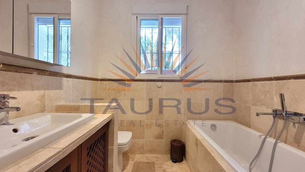 4 soveværelse Villa til salg i Competa med swimmingpool - € 465.000 (Ref: 9533463)