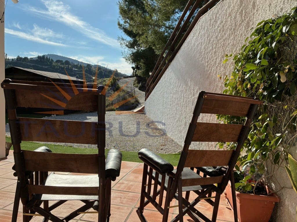 4 soveværelse Villa til salg i Competa med swimmingpool - € 465.000 (Ref: 9533463)