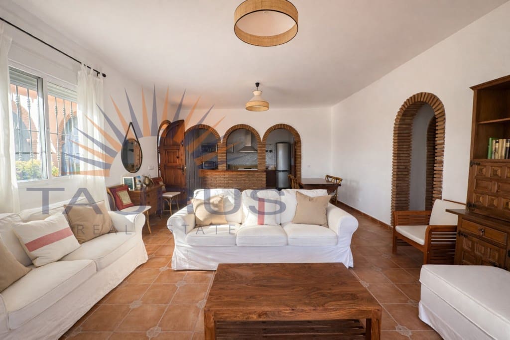 4 bedroom Villa for sale in Competa with pool - € 435,000 (Ref: 9533463)