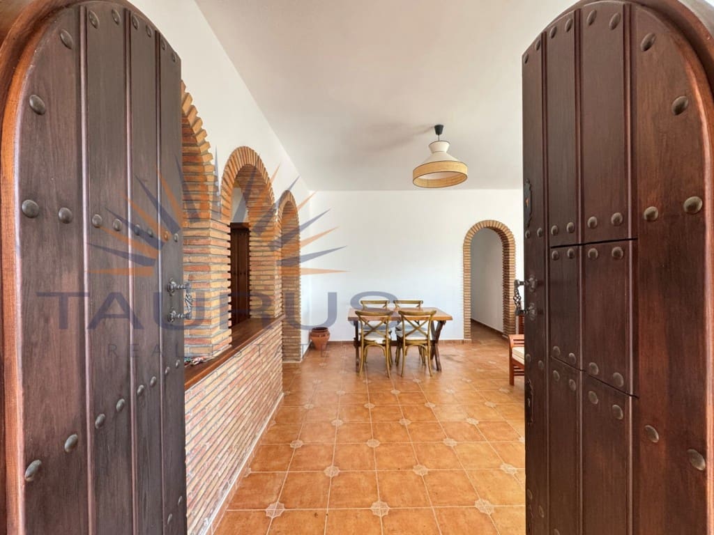 4 bedroom Villa for sale in Competa with pool - € 435,000 (Ref: 9533463)