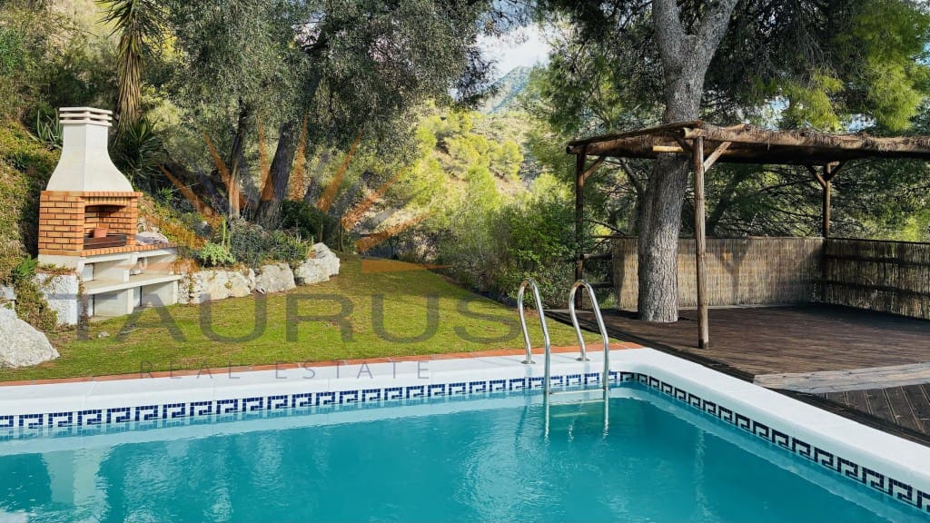 4 bedroom Villa for sale in Competa with pool - € 435,000 (Ref: 9533463)