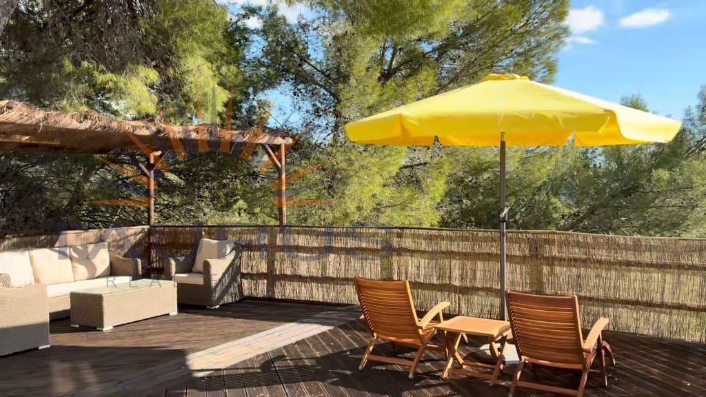 4 bedroom Villa for sale in Competa with pool - € 435,000 (Ref: 9533463)