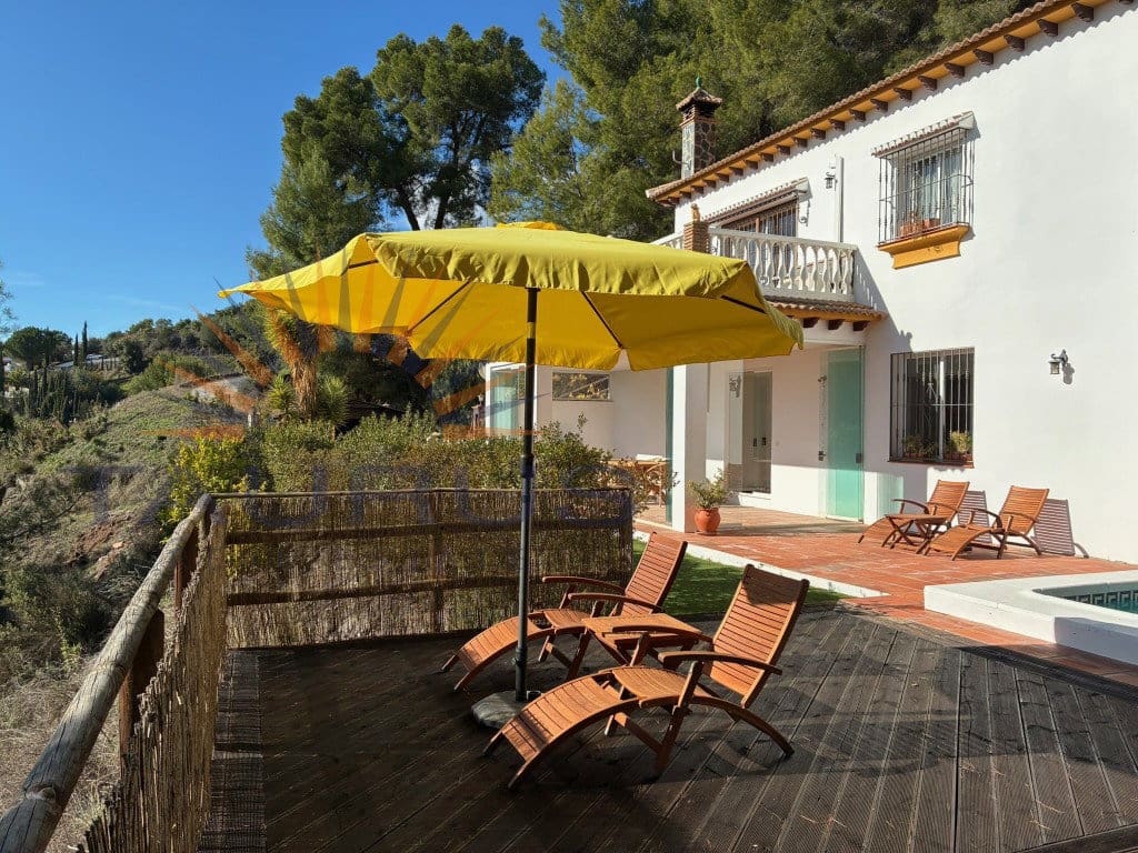 4 bedroom Villa for sale in Competa with pool garage - € 435,000 (Ref: 9533463)