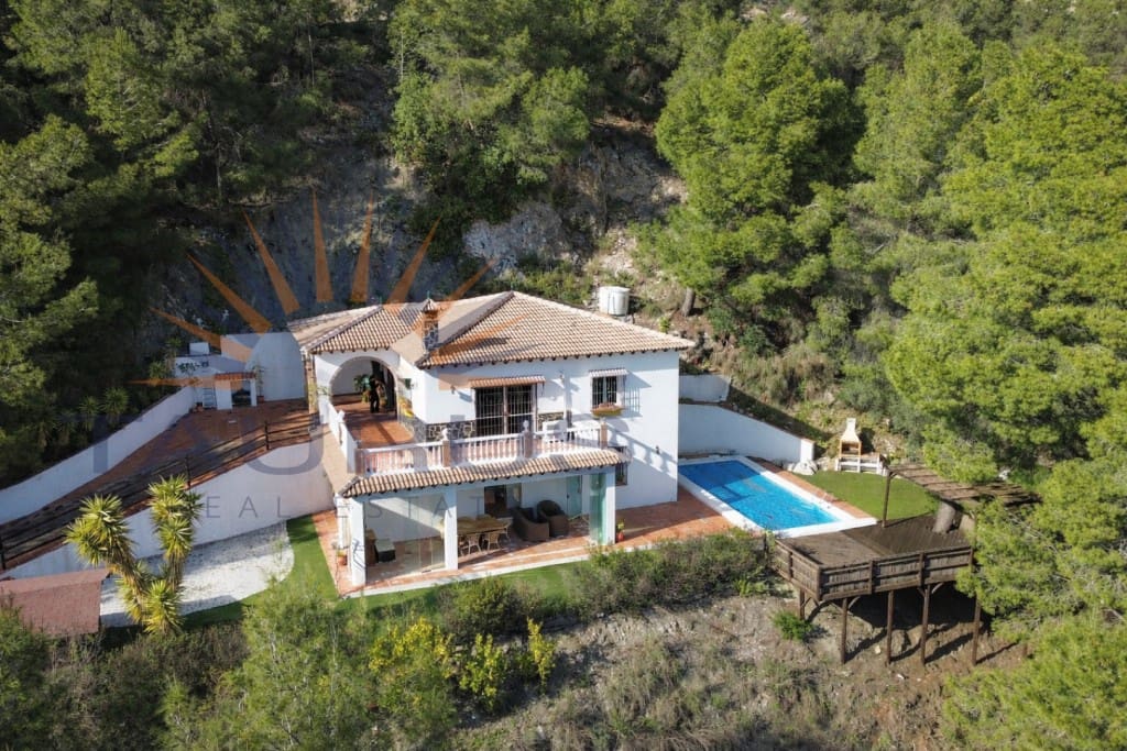 4 soveværelse Villa til salg i Competa med swimmingpool garage - € 435.000 (Ref: 9533463)