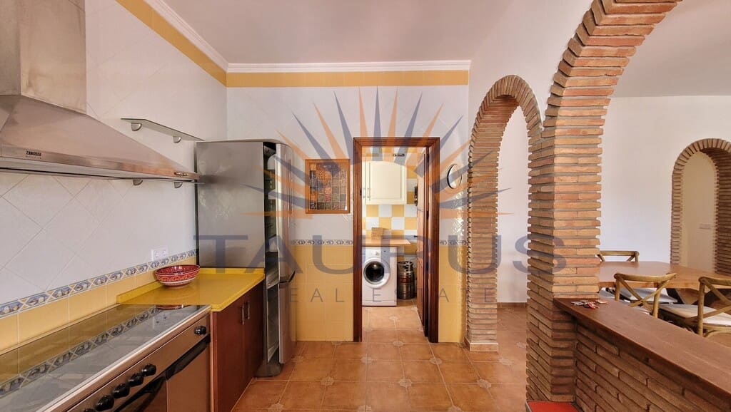 4 soveværelse Villa til salg i Competa med swimmingpool garage - € 435.000 (Ref: 9533463)
