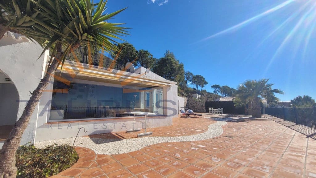 3 bedroom Villa for sale in Competa with garage - € 430,000 (Ref: 9533464)