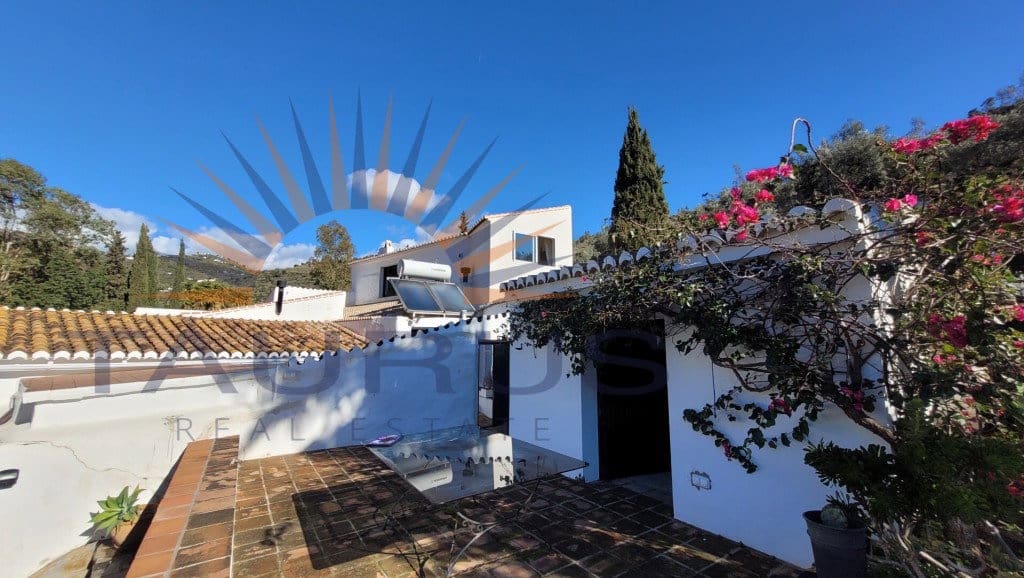 3 bedroom Villa for sale in Competa with pool garage - € 1,100,000 (Ref: 9551192)