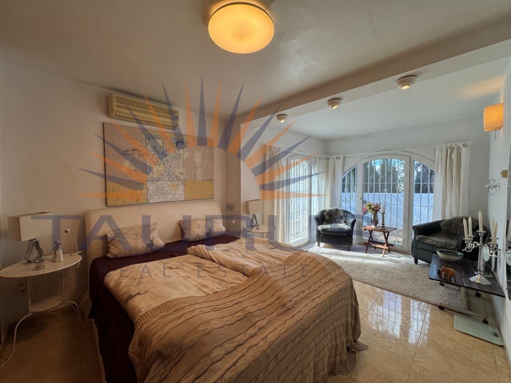 4 bedroom Villa for sale in Competa with pool garage - € 599,000 (Ref: 9615346)