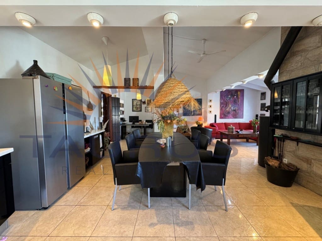 4 bedroom Villa for sale in Competa with pool garage - € 599,000 (Ref: 9615346)