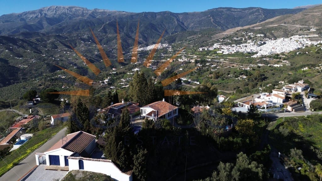 4 bedroom Villa for sale in Competa with pool garage - € 599,000 (Ref: 9615346)