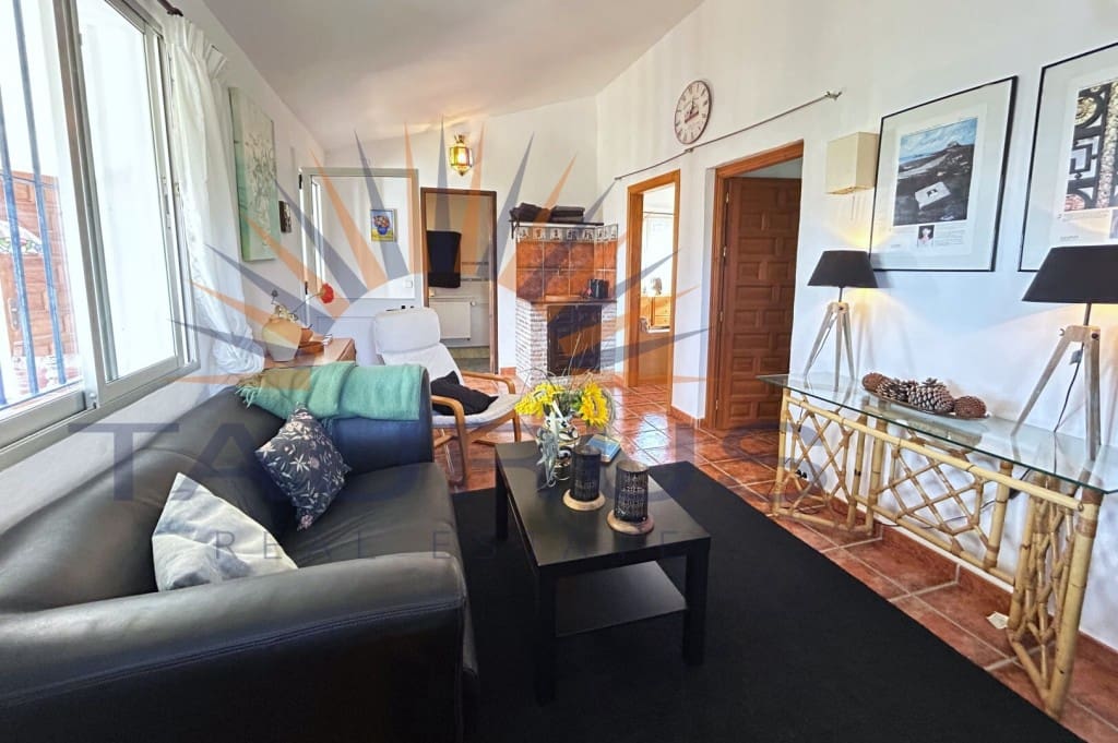 4 bedroom Villa for sale in Competa with pool garage - € 599,000 (Ref: 9615346)