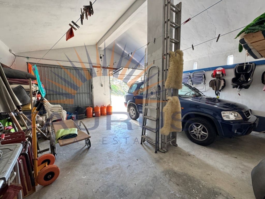 4 bedroom Villa for sale in Competa with pool garage - € 599,000 (Ref: 9615346)