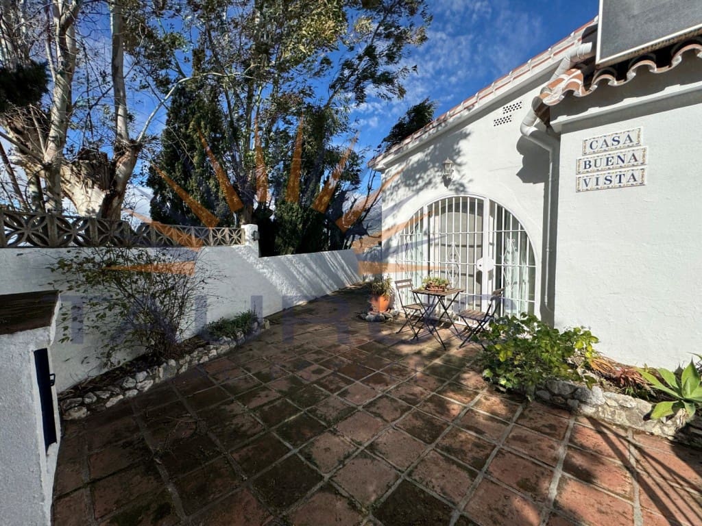 4 bedroom Villa for sale in Competa with pool garage - € 599,000 (Ref: 9615346)