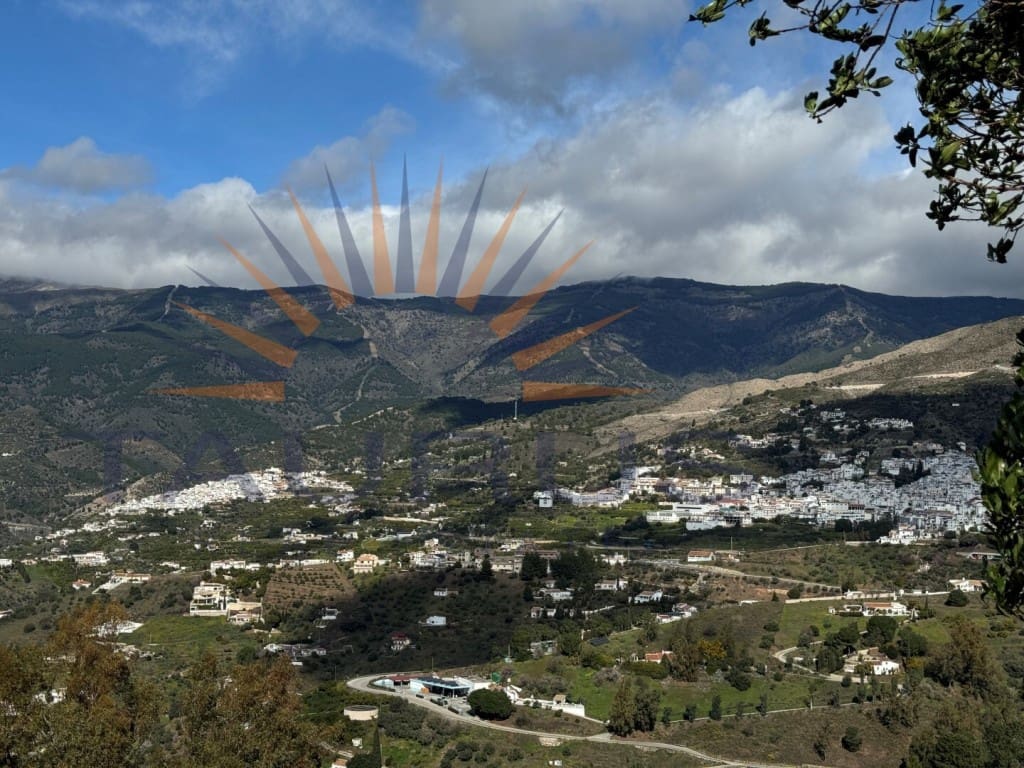 4 bedroom Villa for sale in Competa with pool garage - € 599,000 (Ref: 9615346)