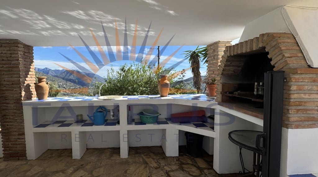 4 bedroom Villa for sale in Competa with pool garage - € 599,000 (Ref: 9615346)