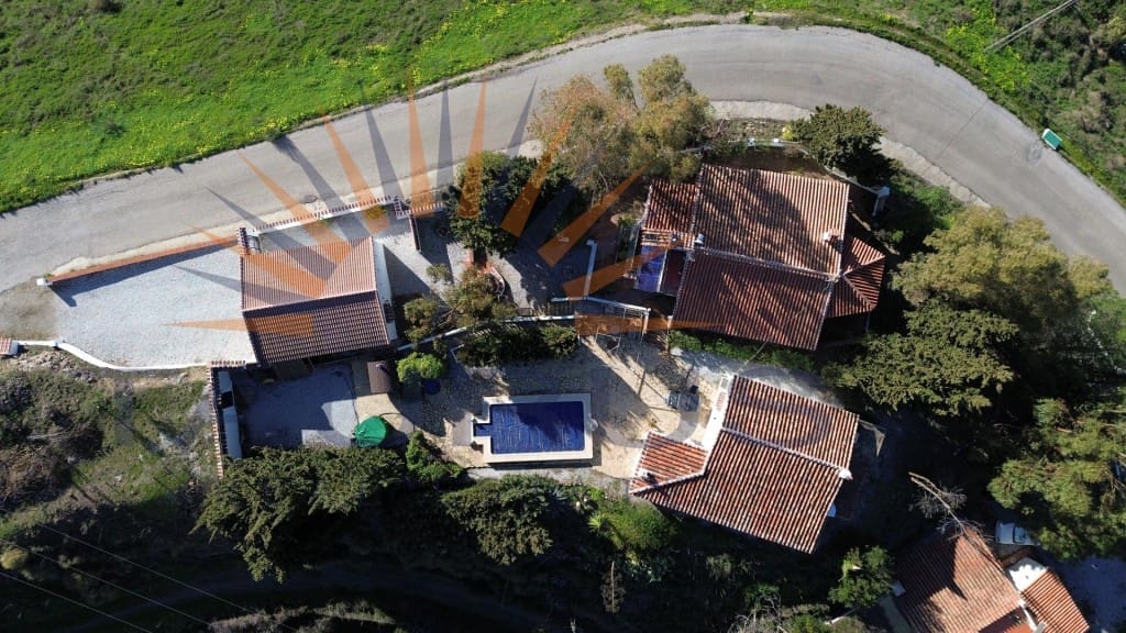 4 bedroom Villa for sale in Competa with pool garage - € 599,000 (Ref: 9615346)