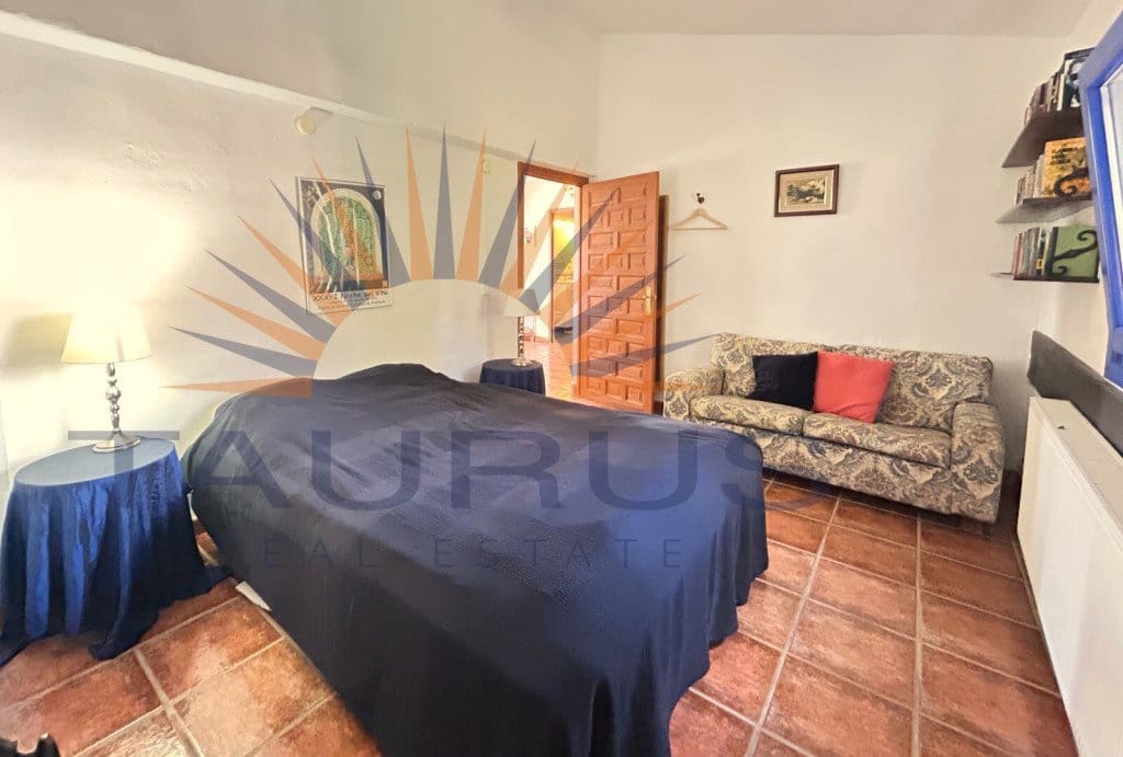 4 bedroom Villa for sale in Competa with pool garage - € 575,000 (Ref: 9615346)