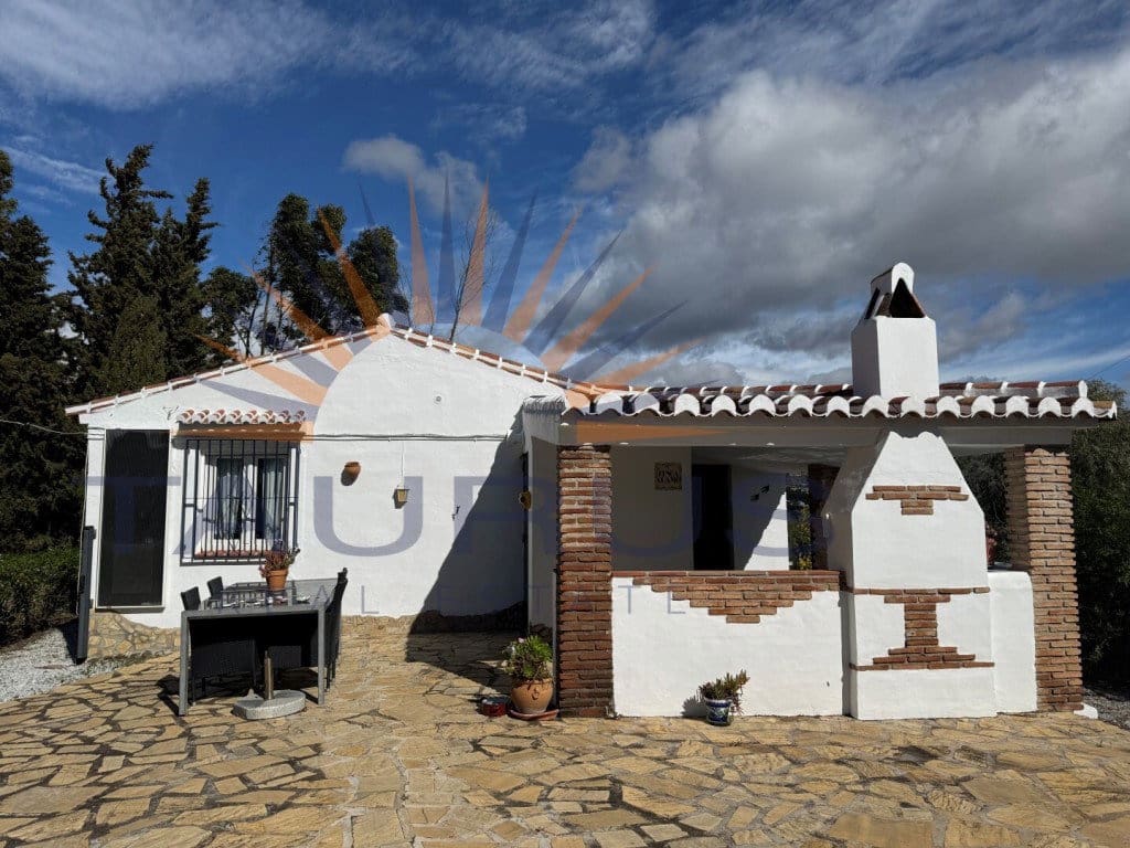 4 bedroom Villa for sale in Competa with pool garage - € 575,000 (Ref: 9615346)