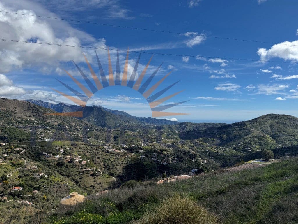 4 bedroom Villa for sale in Competa with pool garage - € 575,000 (Ref: 9615346)
