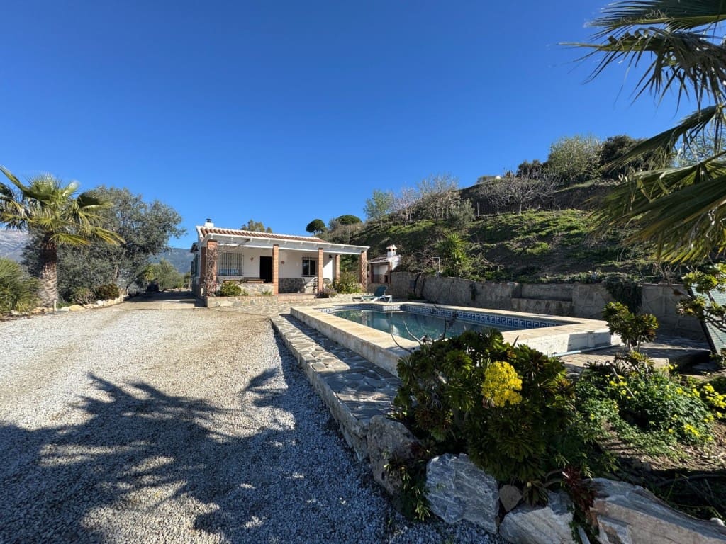 2 soveværelse Villa til leje i Competa med swimmingpool - € 1.250 (Ref: 9619139)