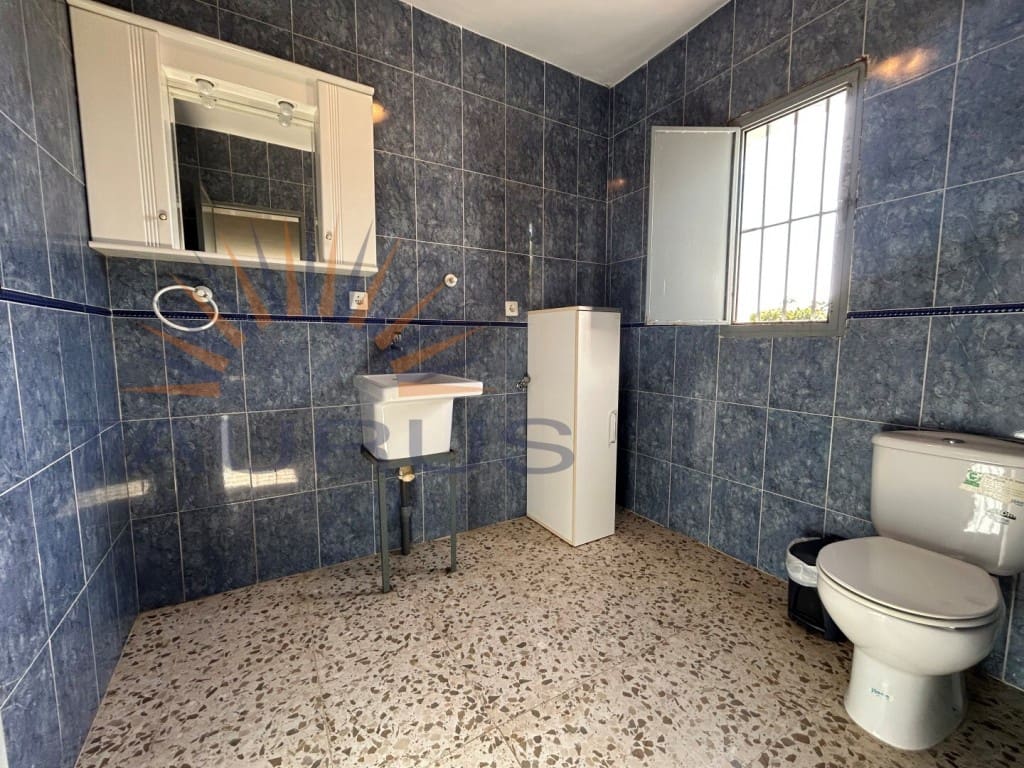 Commercial for sale in Trapiche - € 650,000 (Ref: 9619140)