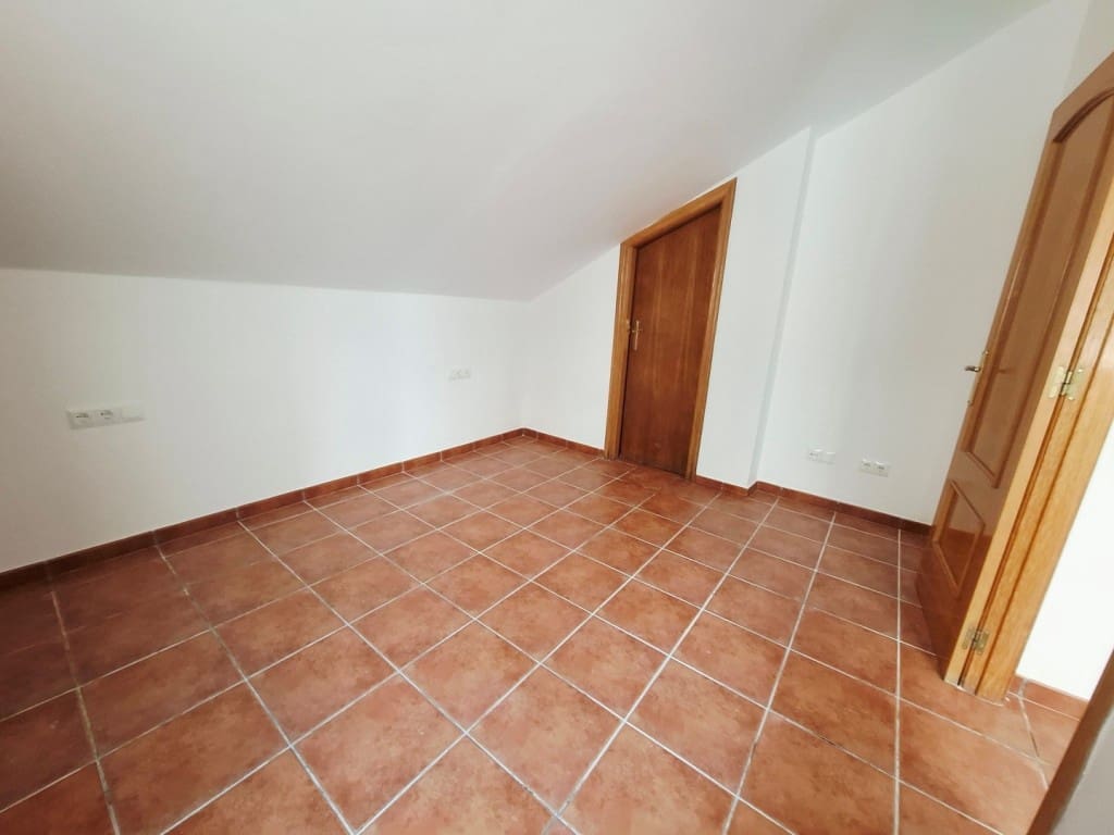 1 bedroom Apartment for sale in Alcaucin with pool garage - € 79,000 (Ref: 9655847)