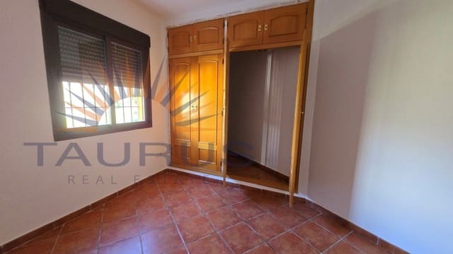 Apartamento de 1 habitación en Alcaucín en venta con piscina garaje - 79.000 € (Ref: 9655847)