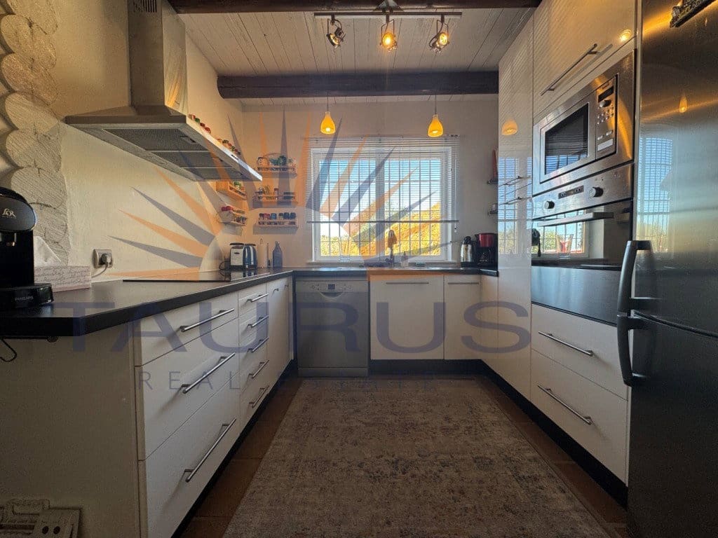4 bedroom Villa for sale in Salares with pool garage - € 330,000 (Ref: 9659195)