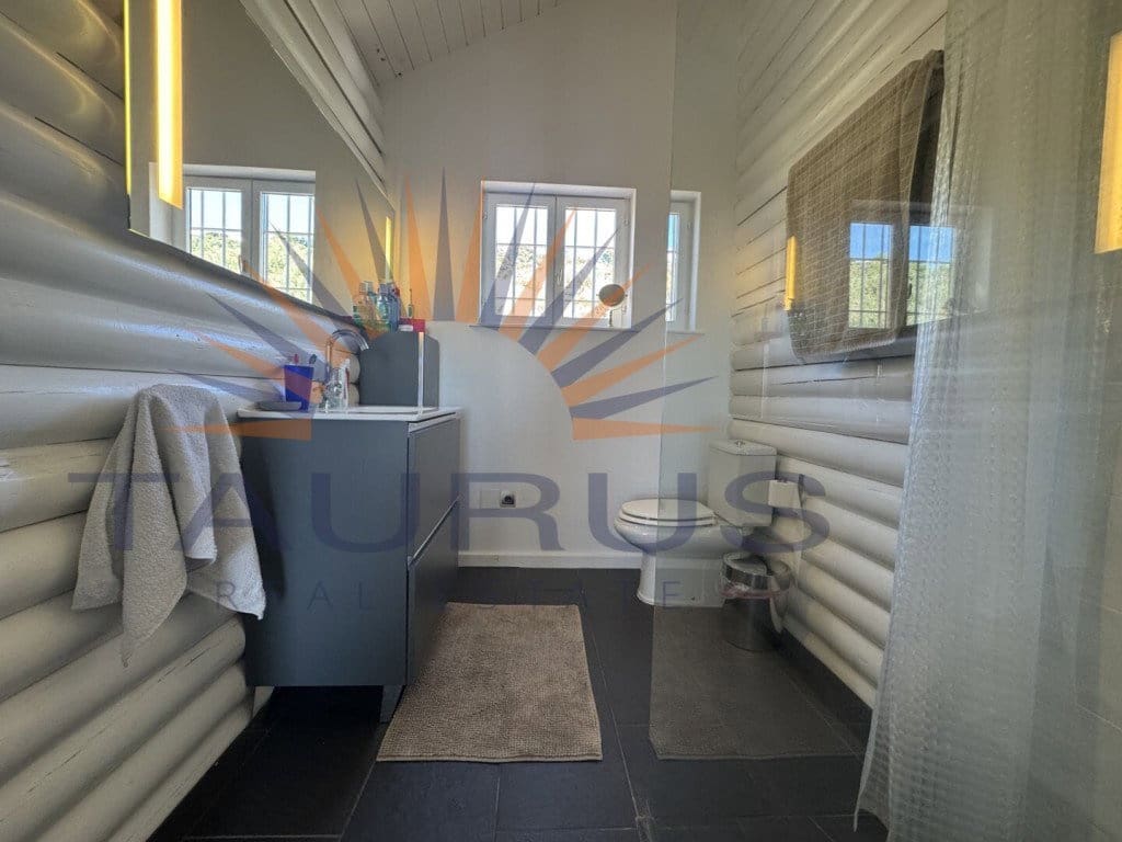 4 bedroom Villa for sale in Salares with pool garage - € 330,000 (Ref: 9659195)