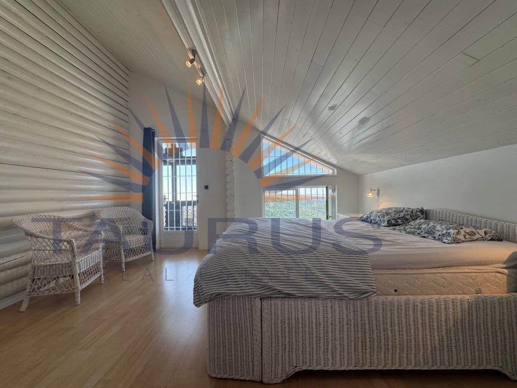 4 bedroom Villa for sale in Salares with pool garage - € 330,000 (Ref: 9659195)