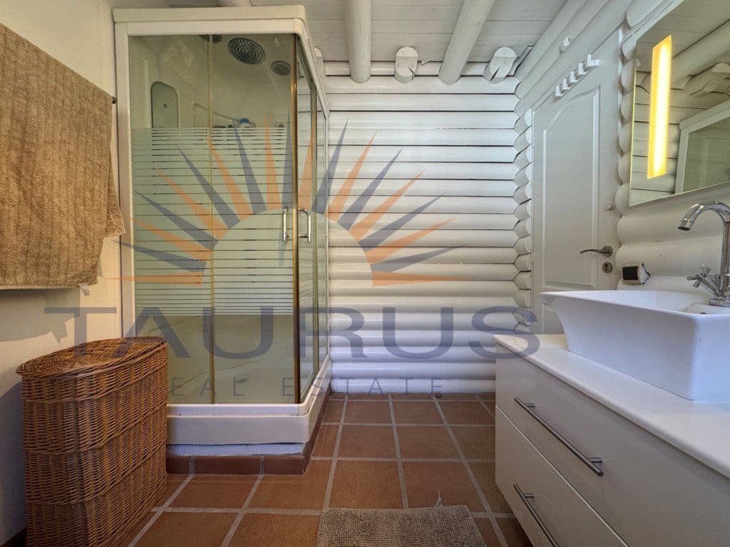 4 bedroom Villa for sale in Salares with pool garage - € 330,000 (Ref: 9659195)