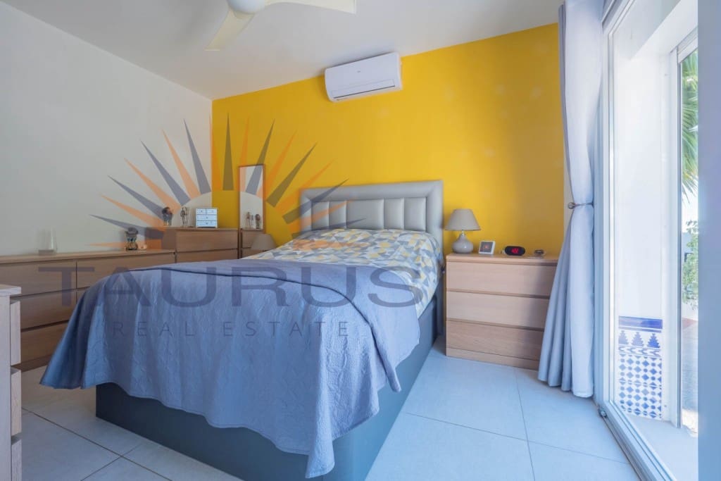 5 bedroom Villa for sale in Arenas de Velez with pool - € 730,000 (Ref: 9670308)