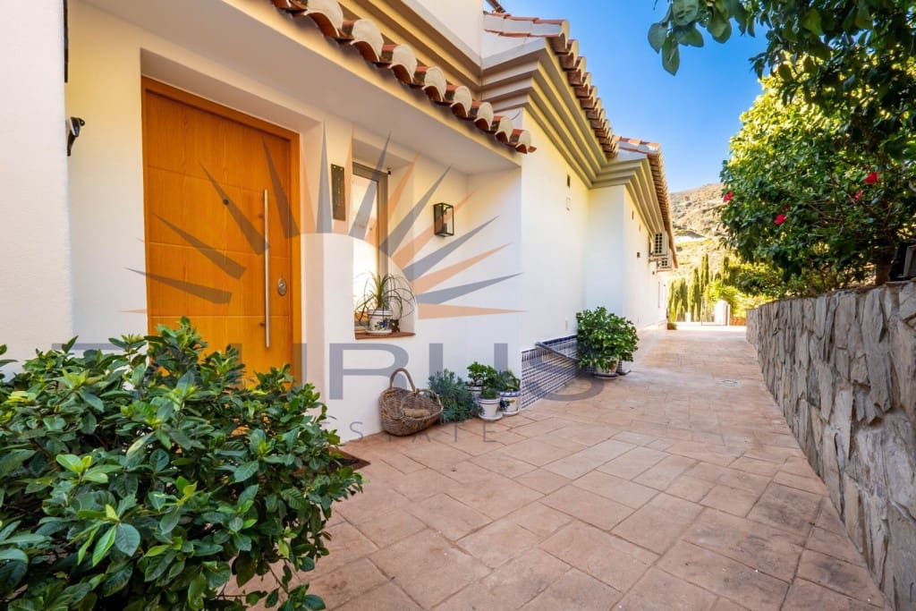 5 bedroom Villa for sale in Arenas de Velez with pool - € 730,000 (Ref: 9670308)