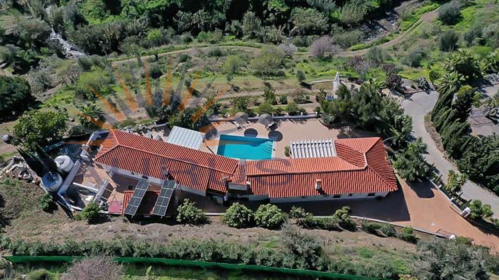 5 bedroom Villa for sale in Arenas de Velez with pool - € 730,000 (Ref: 9670308)