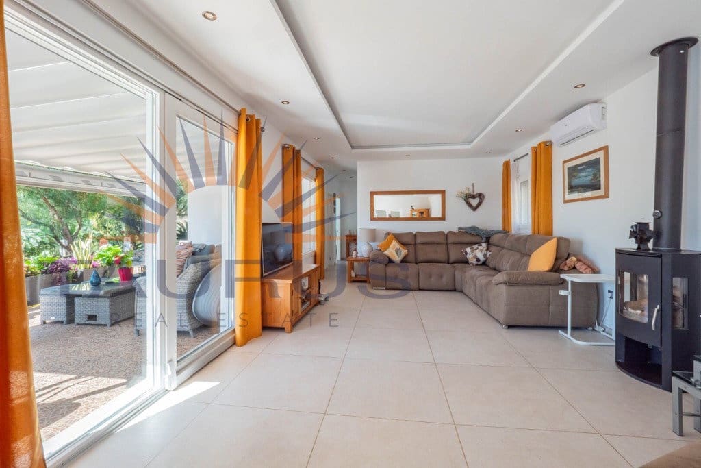 5 soverom Villa til salgs i Arenas de Velez med svømmebasseng garasje - € 730 000 (Ref: 9670308)
