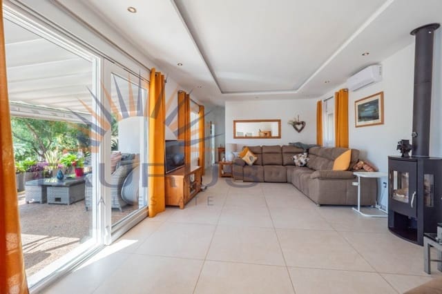 5 sypialnia Willa na sprzedaż w Arenas de Velez, Arenas z basenem garażem - 730 000 € (Ref: 9670308)