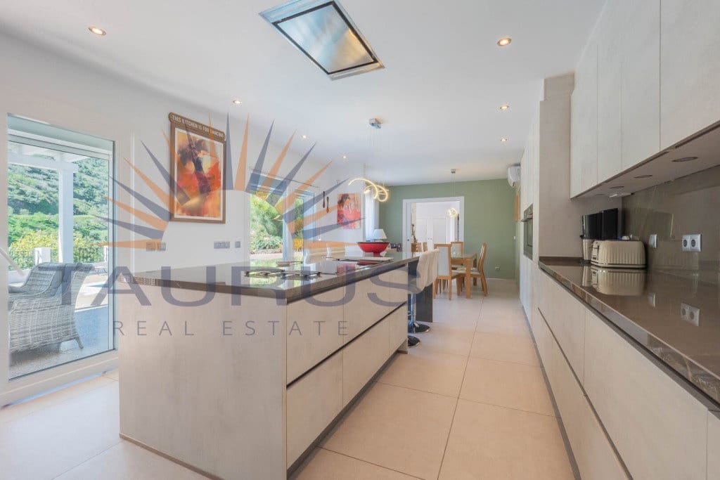 5 soverom Villa til salgs i Arenas de Velez med svømmebasseng garasje - € 730 000 (Ref: 9670308)