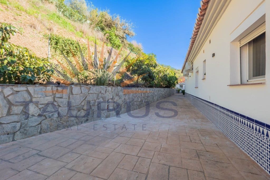 5 soverom Villa til salgs i Arenas de Velez med svømmebasseng garasje - € 730 000 (Ref: 9670308)