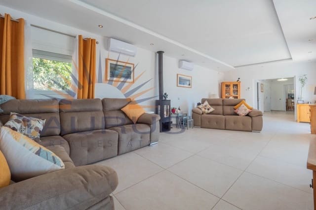 5 sypialnia Willa na sprzedaż w Arenas de Velez, Arenas z basenem garażem - 730 000 € (Ref: 9670308)