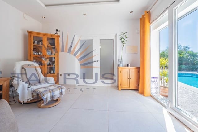 5 sypialnia Willa na sprzedaż w Arenas de Velez, Arenas z basenem garażem - 730 000 € (Ref: 9670308)