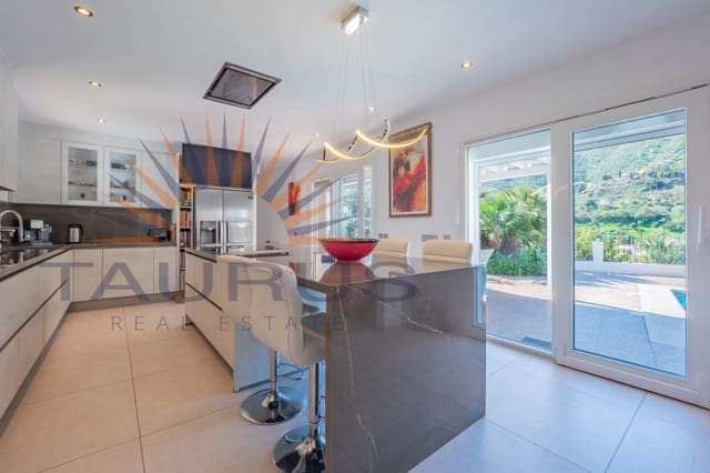 5 sypialnia Willa na sprzedaż w Arenas de Velez, Arenas z basenem garażem - 730 000 € (Ref: 9670308)