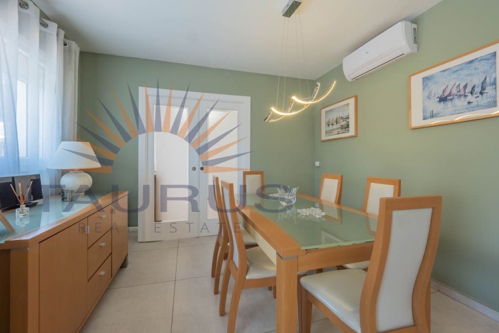 5 makuuhuone Huvila myytävänä paikassa Arenas mukana uima-altaan - 730 000 € (Ref: 9670308)