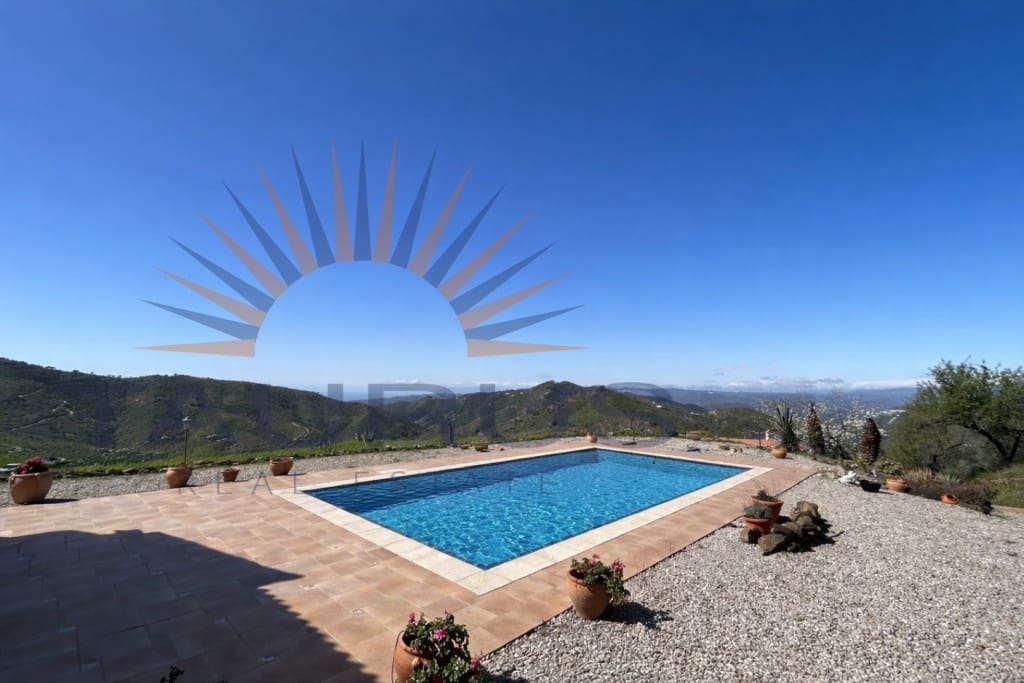 3 makuuhuone Huvila myytävänä paikassa Arenas de Velez mukana uima-altaan - 470 000 € (Ref: 9674016)