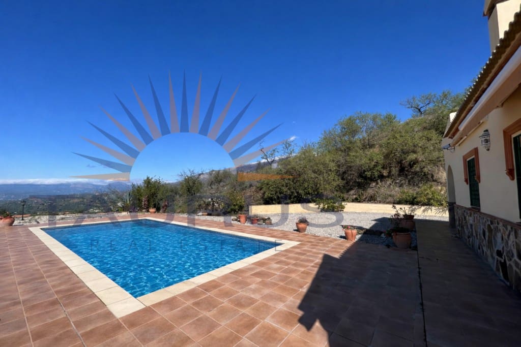 3 makuuhuone Huvila myytävänä paikassa Arenas de Velez mukana uima-altaan - 470 000 € (Ref: 9674016)